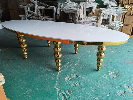 O copo de água oval do estilo do banquete das tabelas de banquete do casamento do MDF apresenta os pés da bola do ouro dos Ss
