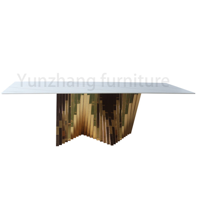 Base moderna luxuosa irregular do metal das mesas de jantar do ouro com tampo da mesa de mármore