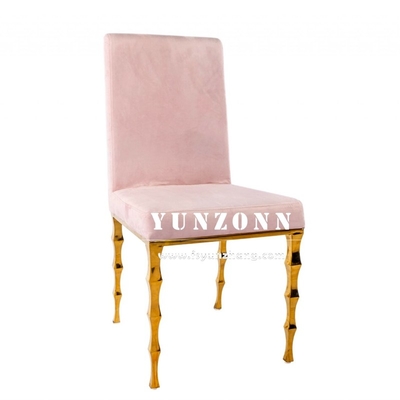 Elegante cadeira de banquete de veludo preto com pernas de bambu