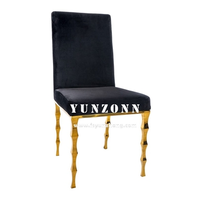 Elegante cadeira de banquete de veludo preto com pernas de bambu