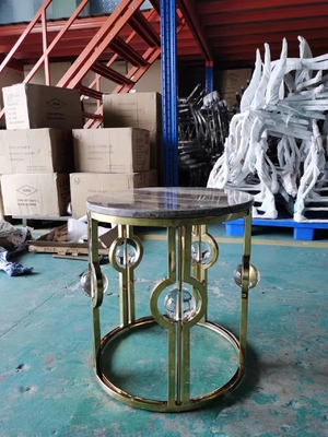 O ouro chapeou o metal luxuoso Crystal Ball Round Corner Table da luz lateral de mármore de aço inoxidável da tabela
