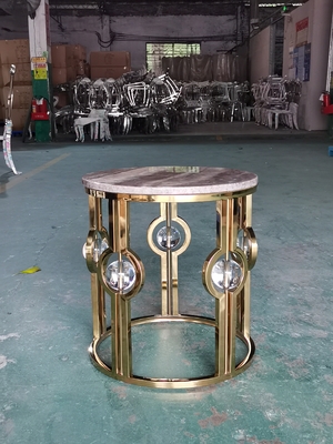 O ouro chapeou o metal luxuoso Crystal Ball Round Corner Table da luz lateral de mármore de aço inoxidável da tabela