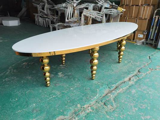 O copo de água oval do estilo do banquete das tabelas de banquete do casamento do MDF apresenta os pés da bola do ouro dos Ss