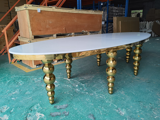 O copo de água oval do estilo do banquete das tabelas de banquete do casamento do MDF apresenta os pés da bola do ouro dos Ss