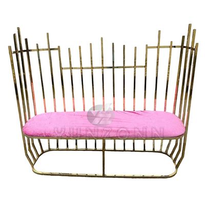 Sofá de casamento Chesterfield moderno com encosto alto e espinhos dourados - Estilo luxuoso real