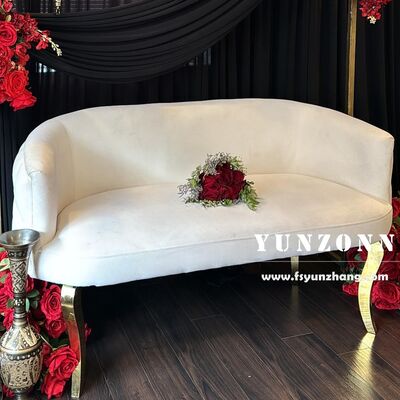 Bom preço Royal Golden Throne Velvet Lounger Sofa Material de metal para eventos de casamento de noivos ou uso em hotéis on-line