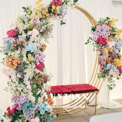 Bom preço Sofá com estrutura de aço inoxidável dourado, design circular para casais, para casamento e jantar, cadeiras de jantar confortáveis on-line