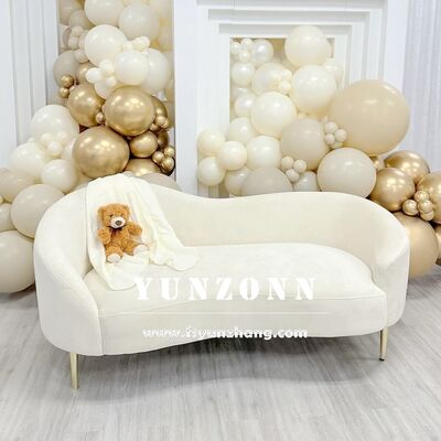 Bom preço Sofá de aço inoxidável minimalista elegante para sala de estar do hotel estilo moderno para uso em bar para casais e casamentos on-line