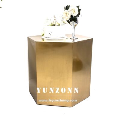 Bom preço Modern Hexagon Forma Mesa de bolo de metal New Design Casa Mobiliário de jardim com aplicação ao ar livre para sentar on-line