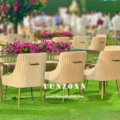 Bom preço Aluguer Luxury Gold Handle Back Hotel Restaurante Acolchado Cadeira de jantar de veludo para casamento on-line