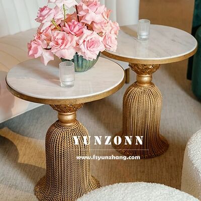 Bom preço Moderno feito à mão Design Real Mesa lateral de ferro Carleton Pedestal de luxo Tassel Móveis metálicos decorativos para uso doméstico on-line