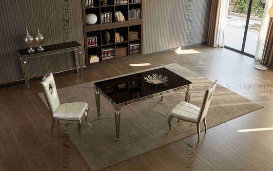 Bom preço Mesa de jantar de vidro preta concisa cinzelada para afiar os pés angulares para a sala de jantar on-line